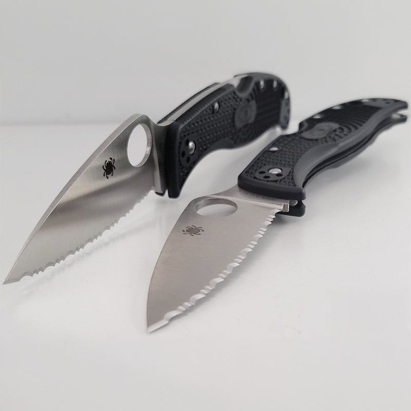 Spyderco LeafJumper, VG10 Steel Blade with Black FRN Handle